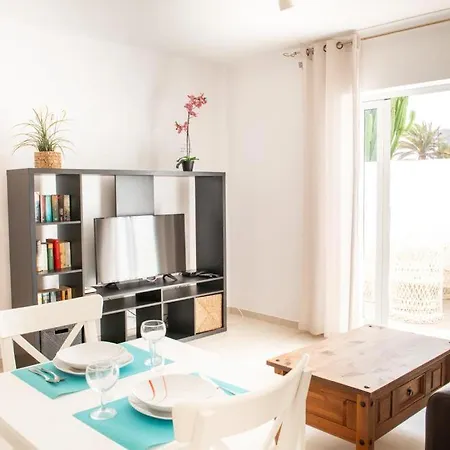 Luna Nudist Place アパート